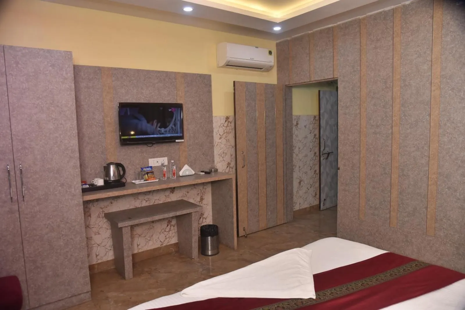 **  Hotel R S Residency فاراناسي الهند