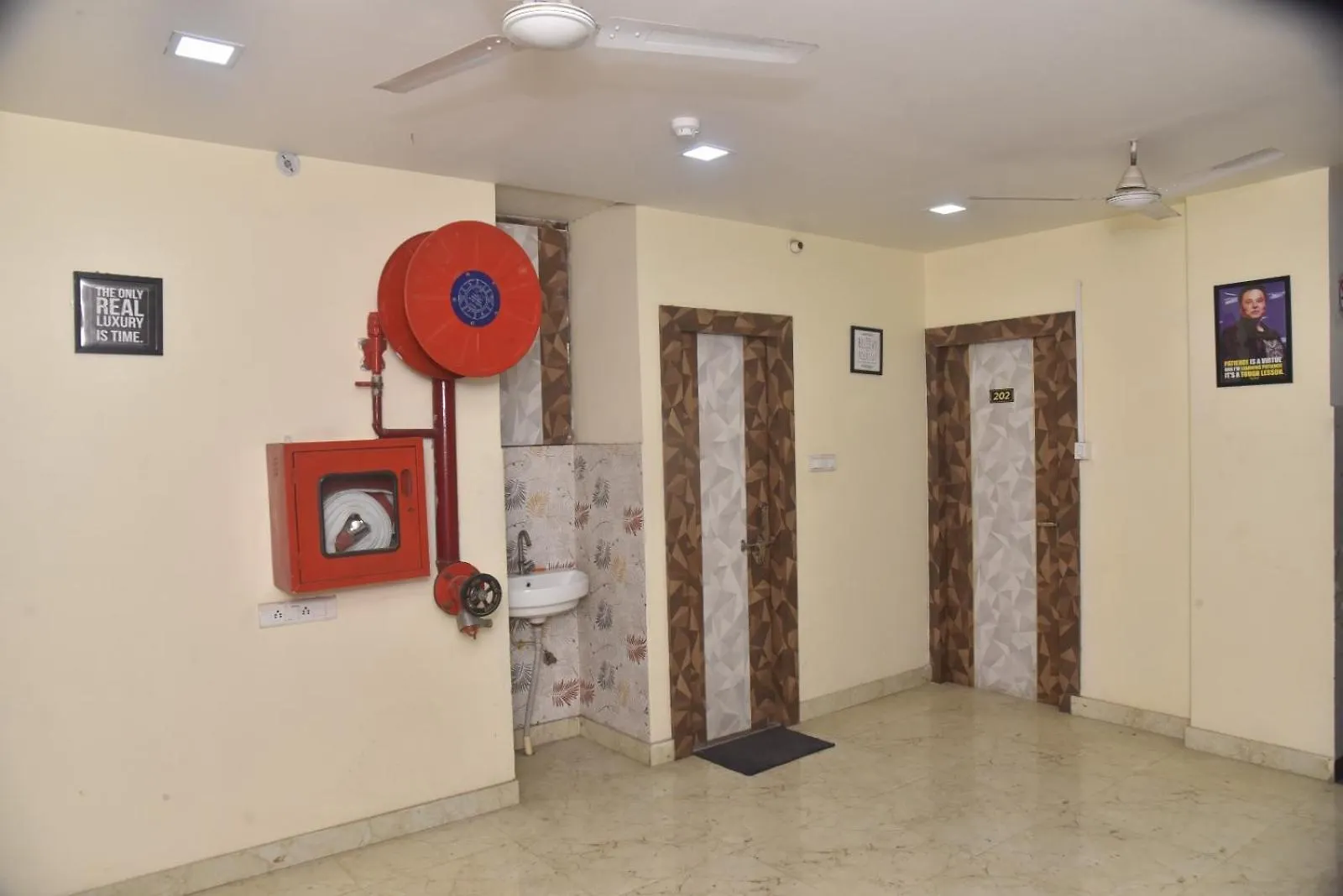 Hotel R S Residency فاراناسي