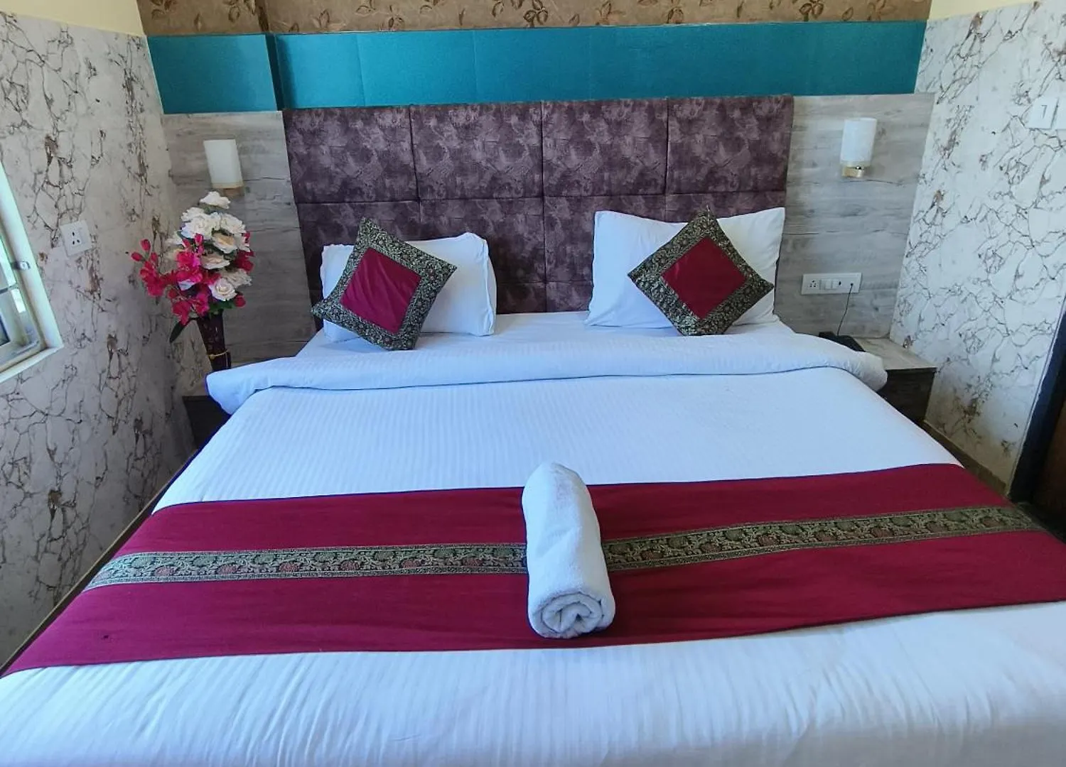 Hotel R S Residency فاراناسي
